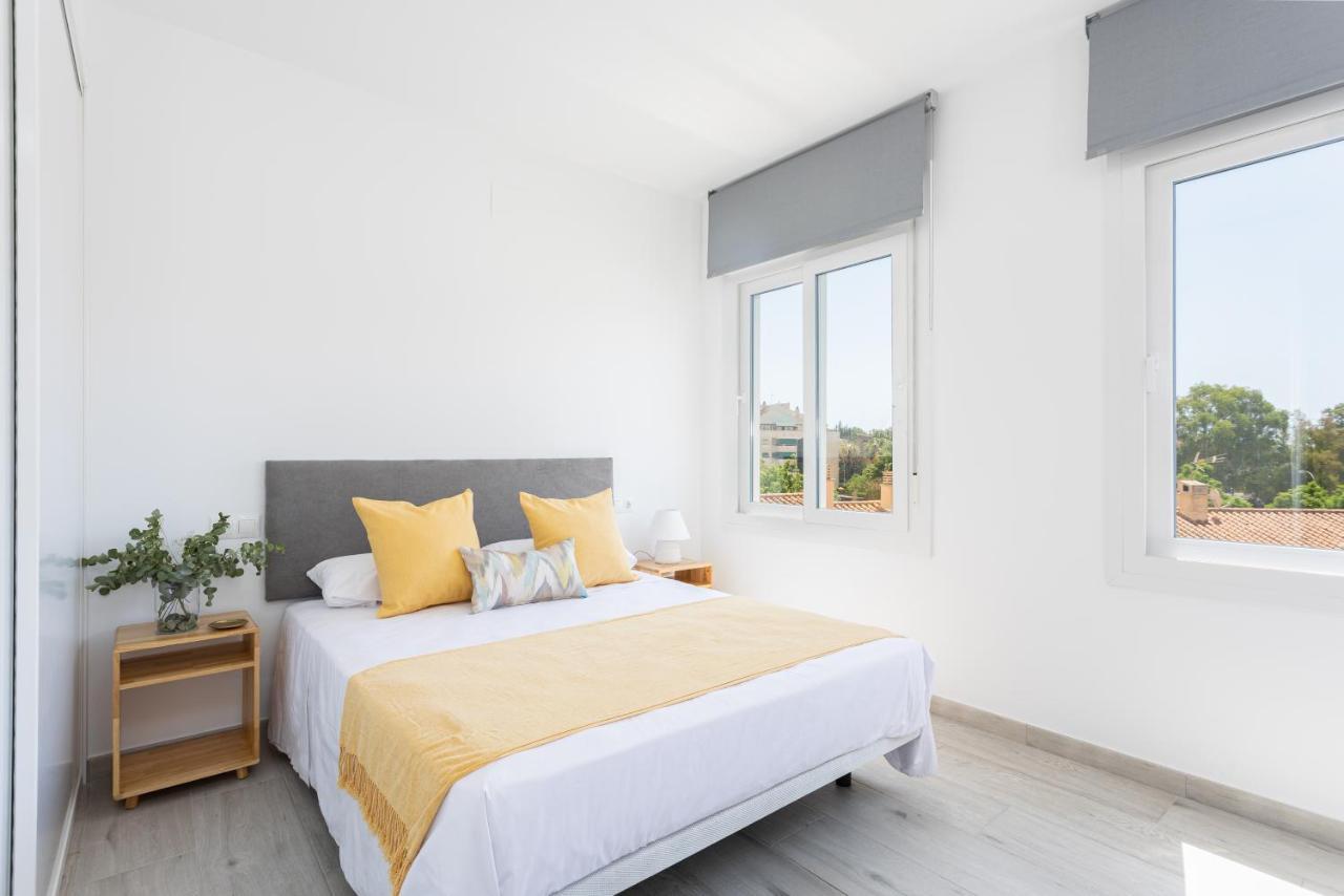 Apartamentos La Pelusa Málaga Esterno foto