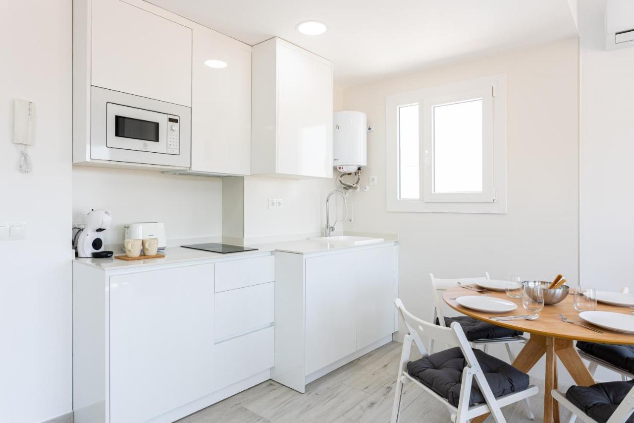 Apartamentos La Pelusa Málaga Esterno foto