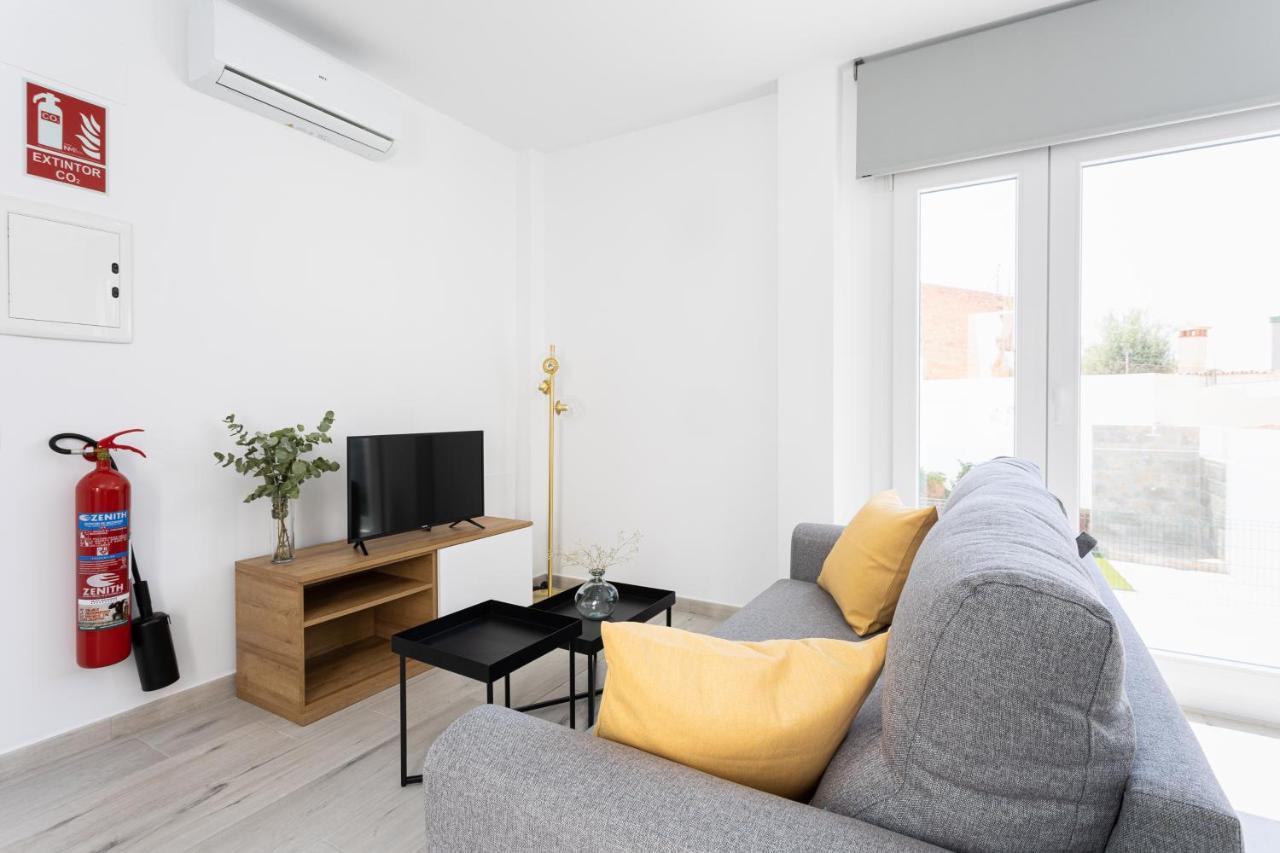 Apartamentos La Pelusa Málaga Esterno foto