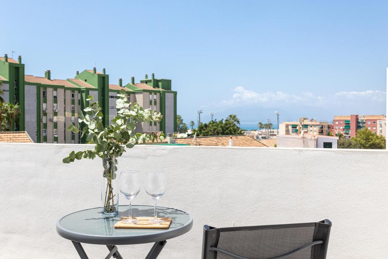 Apartamentos La Pelusa Málaga Esterno foto