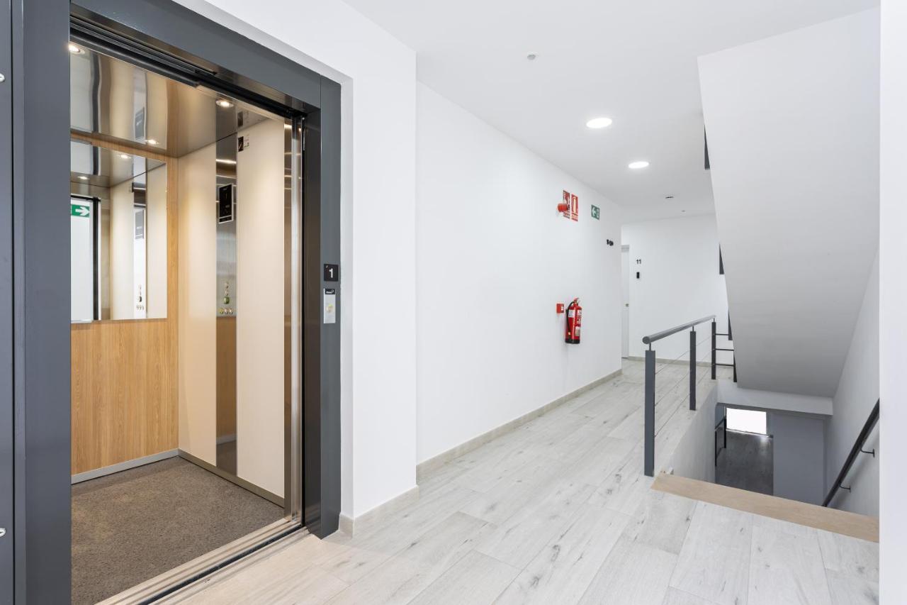 Apartamentos La Pelusa Málaga Esterno foto