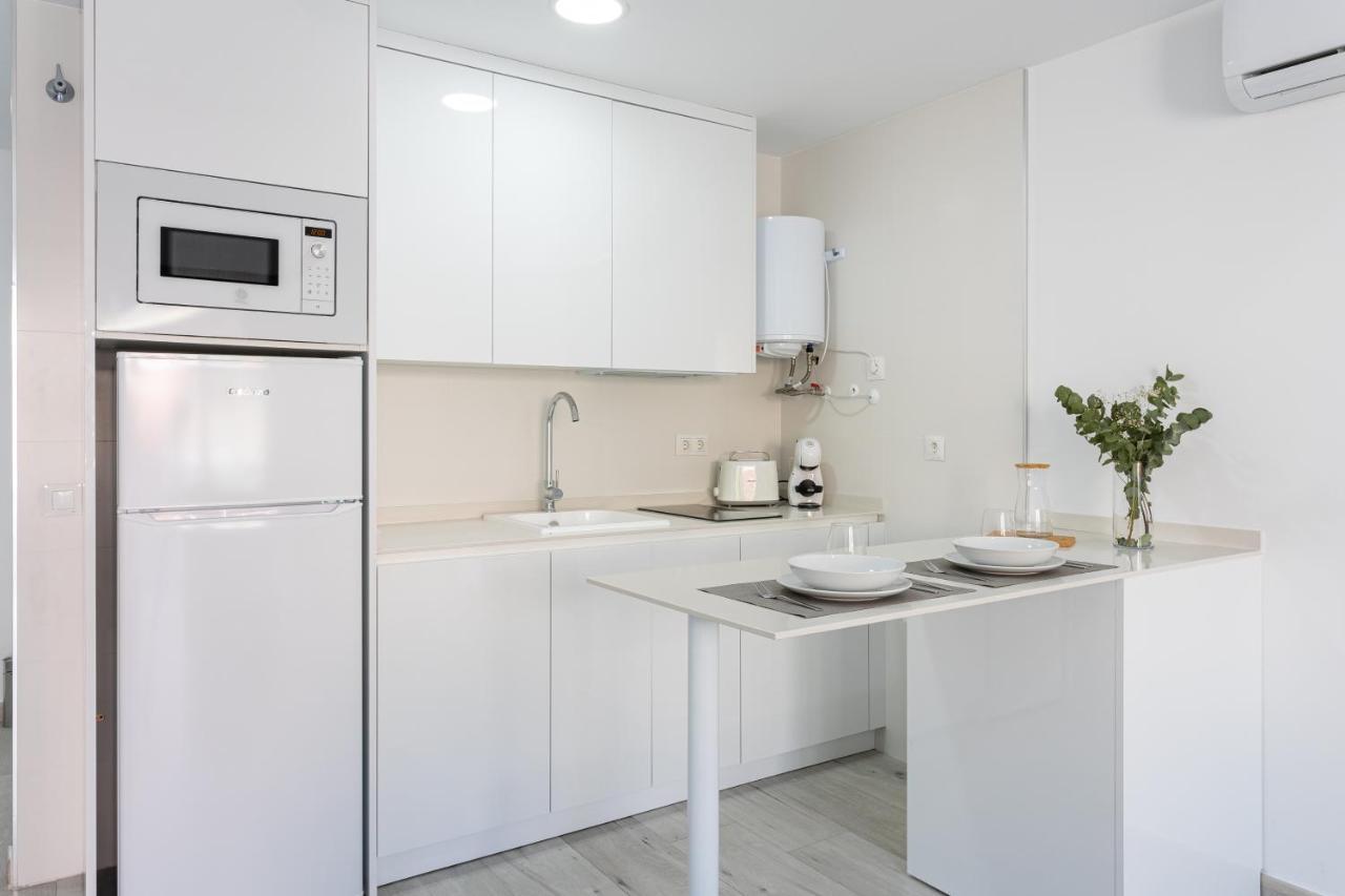 Apartamentos La Pelusa Málaga Esterno foto