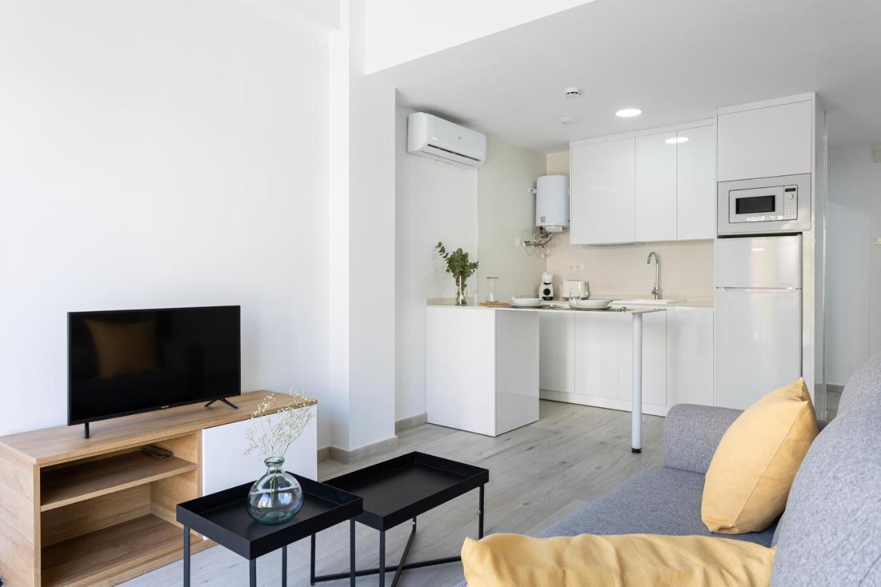 Apartamentos La Pelusa Málaga Esterno foto