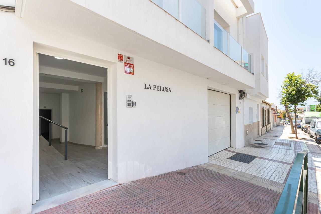 Apartamentos La Pelusa Málaga Esterno foto