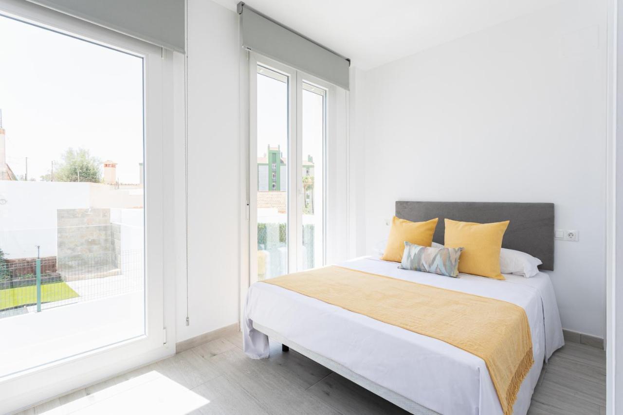 Apartamentos La Pelusa Málaga Esterno foto
