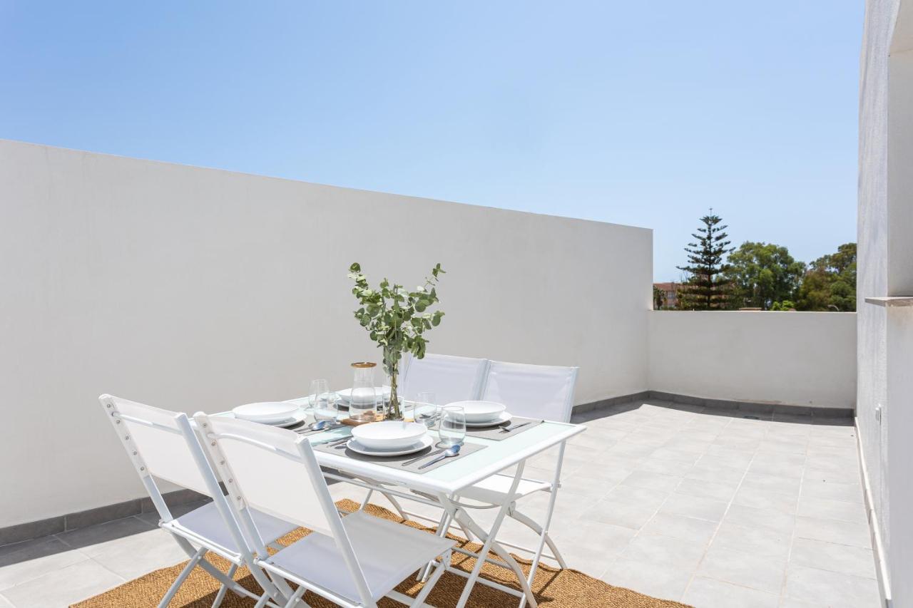Apartamentos La Pelusa Málaga Esterno foto